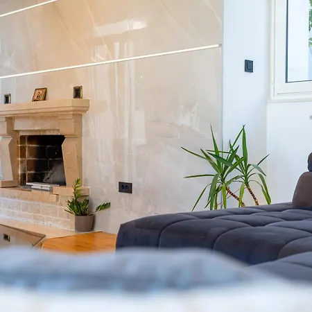 Royal Lux سبليت