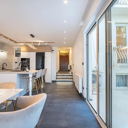 Royal Lux سبليت