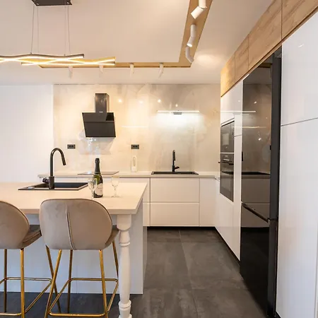 Royal Lux Apartment *